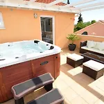 Luxury Penthouse With Jacuzzi In شقة *
