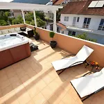 Luxury Penthouse With Jacuzzi In شقة *