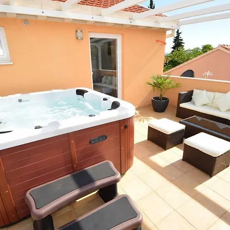 Luxury Penthouse With Jacuzzi In 公寓 *