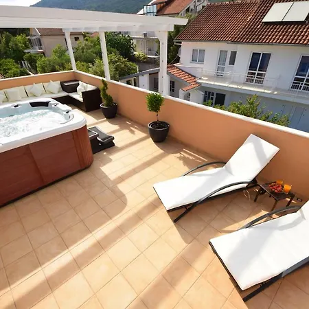 Luxury Penthouse With Jacuzzi In 公寓 *