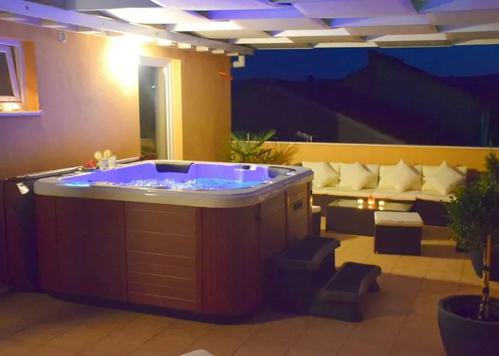 Luxury Penthouse With Jacuzzi In
