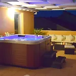 Luxury Penthouse With Jacuzzi In