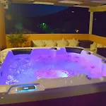 Luxury Penthouse With Jacuzzi In