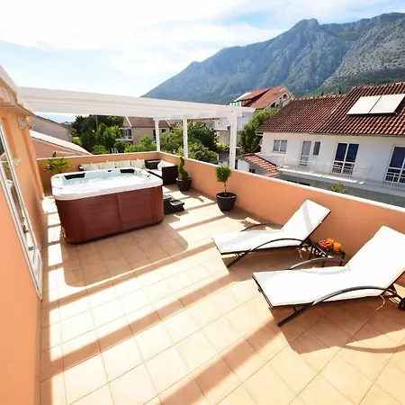 Luxury Penthouse With Jacuzzi In *