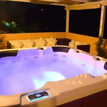 Luxury Penthouse With Jacuzzi In *