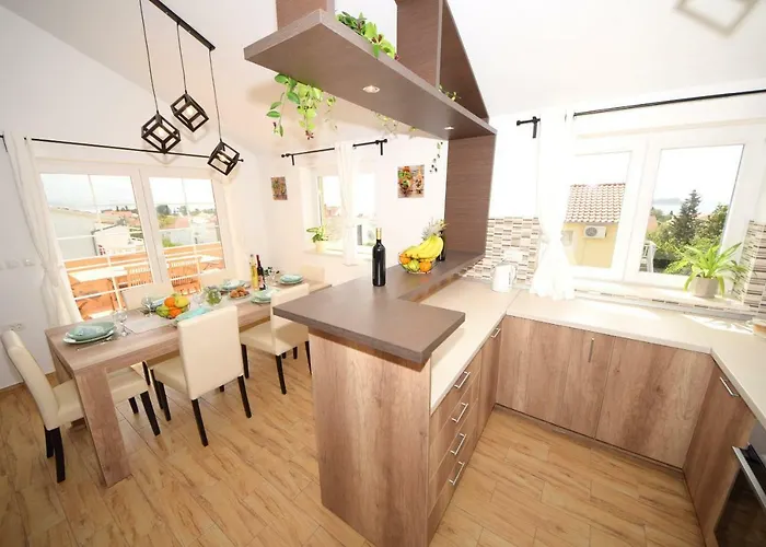 Luxury Penthouse With Jacuzzi In * אורביץ