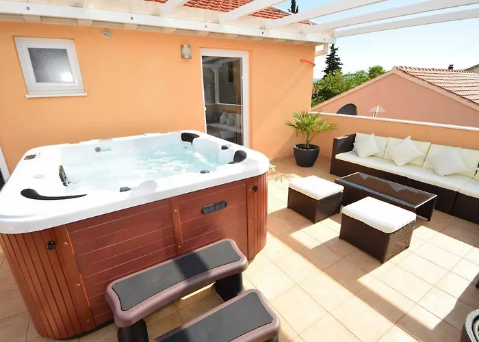 Luxury Penthouse With Jacuzzi In 公寓 *