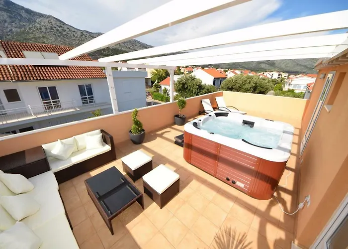 Luxury Penthouse With Jacuzzi In אורביץ