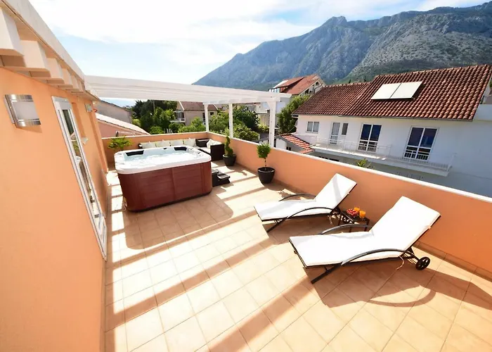 Luxury Penthouse With Jacuzzi In *