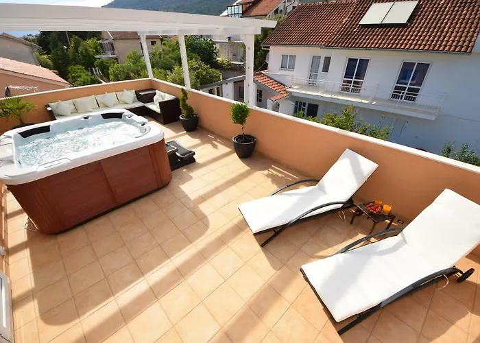 Luxury Penthouse With Jacuzzi In 公寓 *