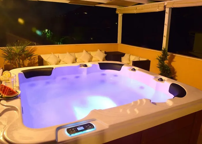 Luxury Penthouse With Jacuzzi In *